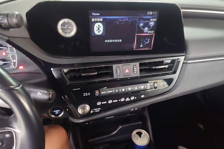 Used Lexus ES 2021 300h Excellence Edition Audio And AC Panel