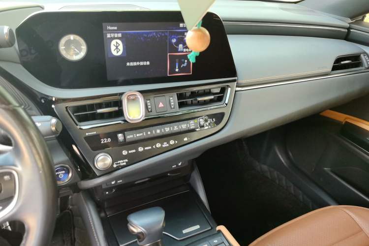 Used Lexus ES 2021 300h Excellence Edition Audio And AC Panel