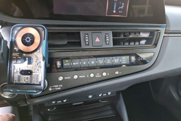 Used Lexus ES 2021 200 Excellence Edition Audio And AC Panel