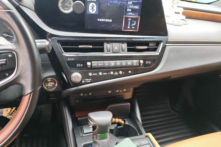Used Lexus ES 2021 200 Luxury Edition Audio And AC Panel