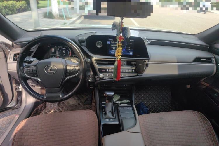 Used Lexus ES 2021 200 Excellence Edition Center Console