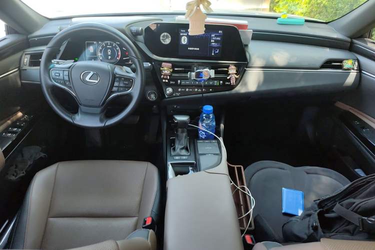 Used Lexus ES 2021 200 Excellence Edition Center Console