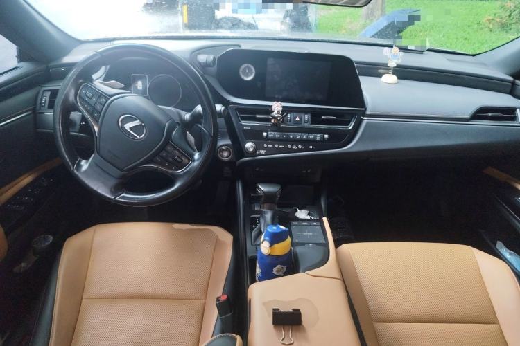 Used Lexus ES 2021 200 Excellence Edition Center Console