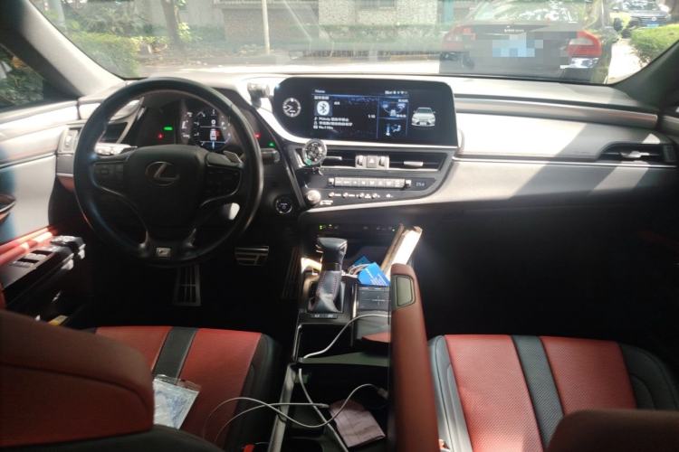 Used Lexus ES 2021 300h F SPORT Center Console