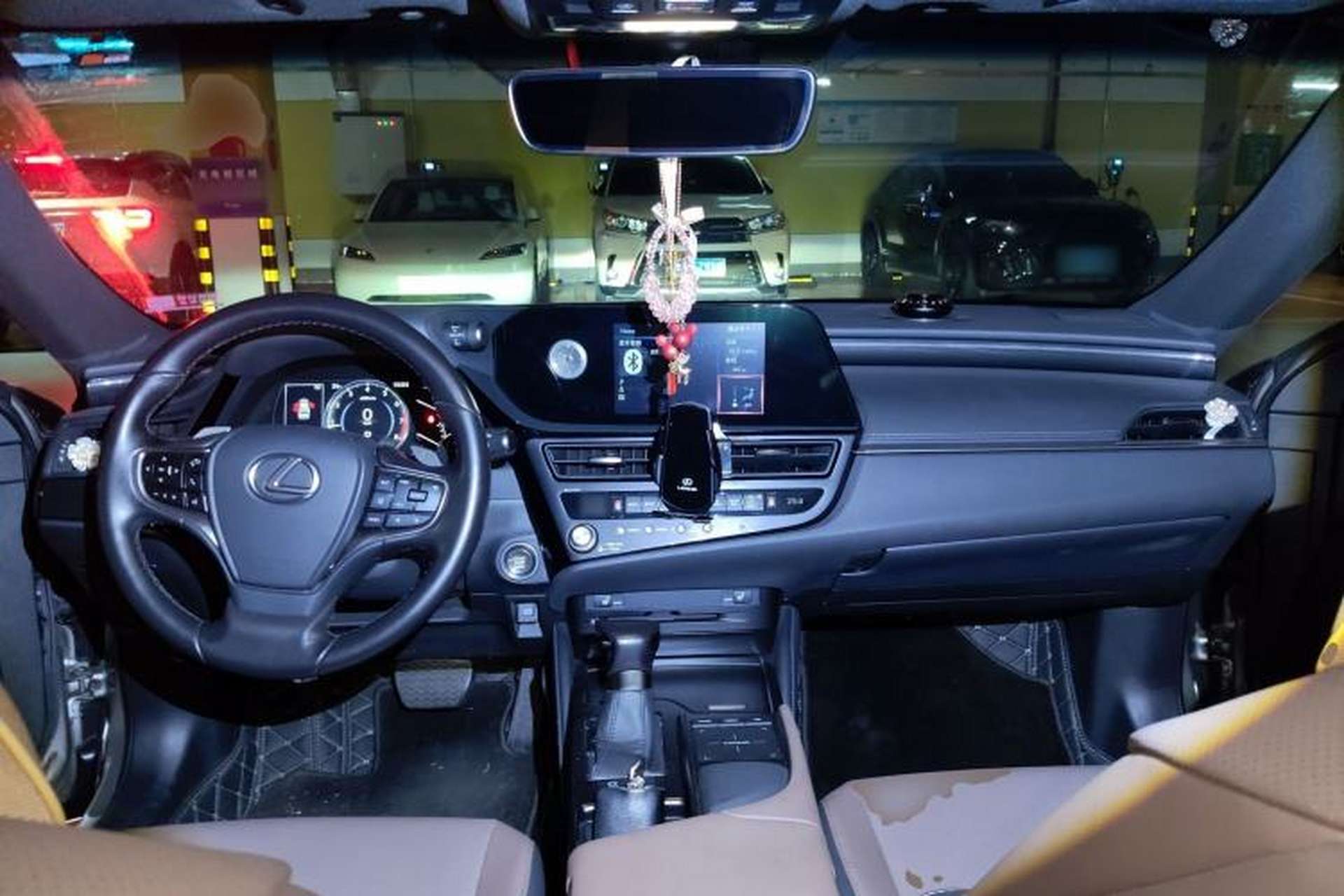 Used Lexus ES 2021 200 Excellence Edition Center Console