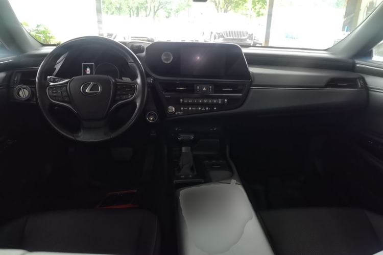 Used Lexus ES 2021 200 Excellence Edition Center Console