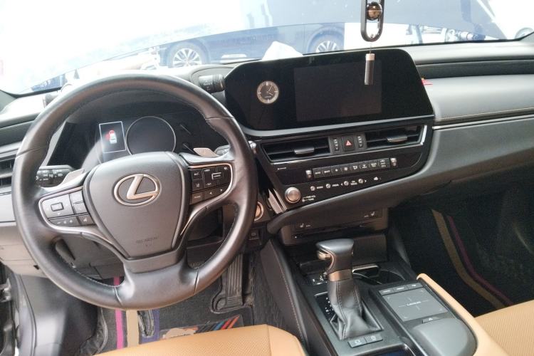 Used Lexus ES 2021 200 Excellence Edition Center Console