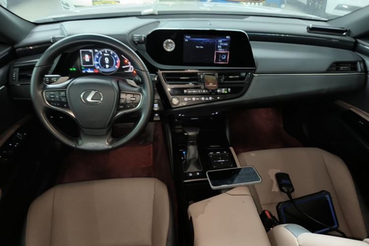 Used Lexus ES 2021 200 Excellence Edition Center Console