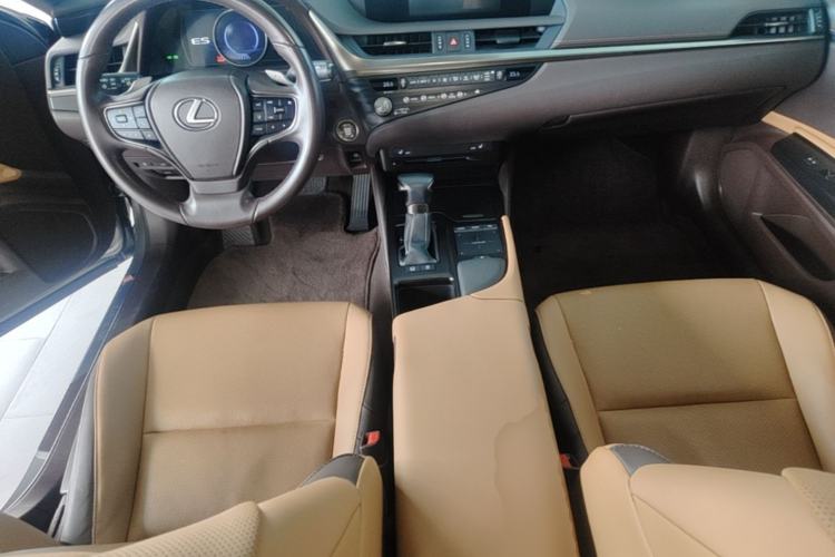 Used Lexus ES 2021 200 Excellence Edition Center Console