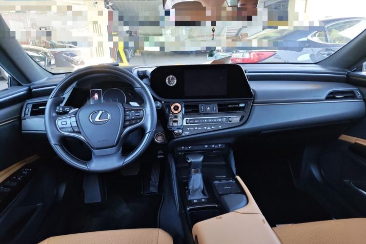 Used Lexus ES 2021 200 Excellence Edition Center Console