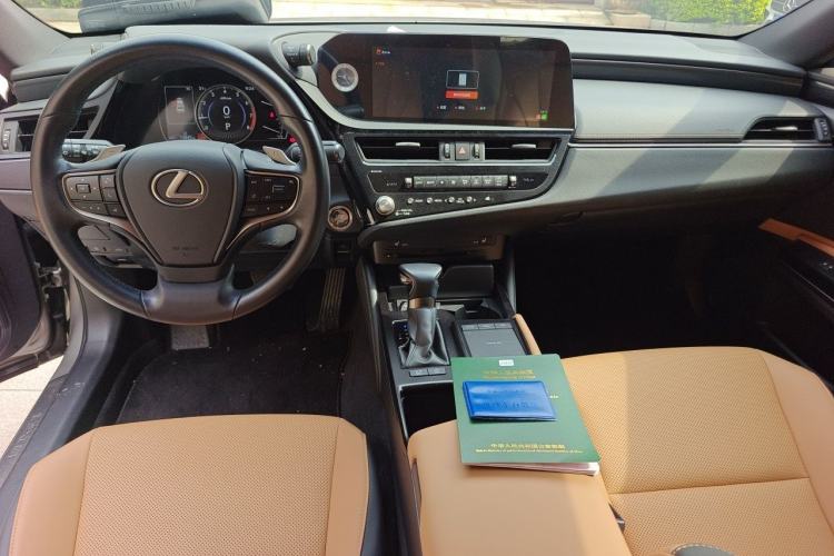 Used Lexus ES 2021 200 Excellence Edition Center Console