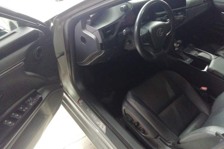 Used Lexus ES 2021 260 Excellence Edition Driver Seat