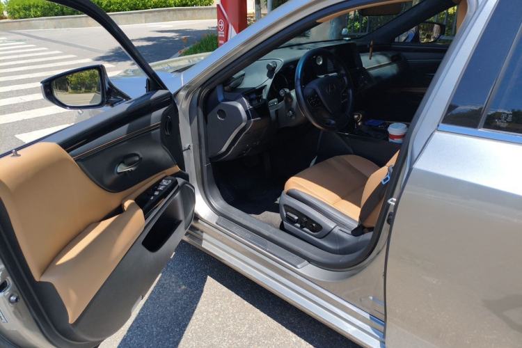 Used Lexus ES 2021 200 Excellence Edition Driver Seat
