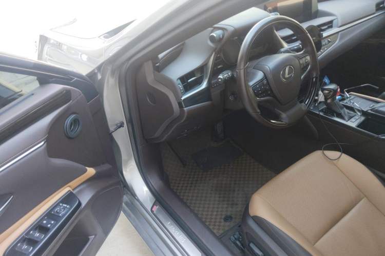Used Lexus ES 2021 200 Luxury Edition Driver Seat