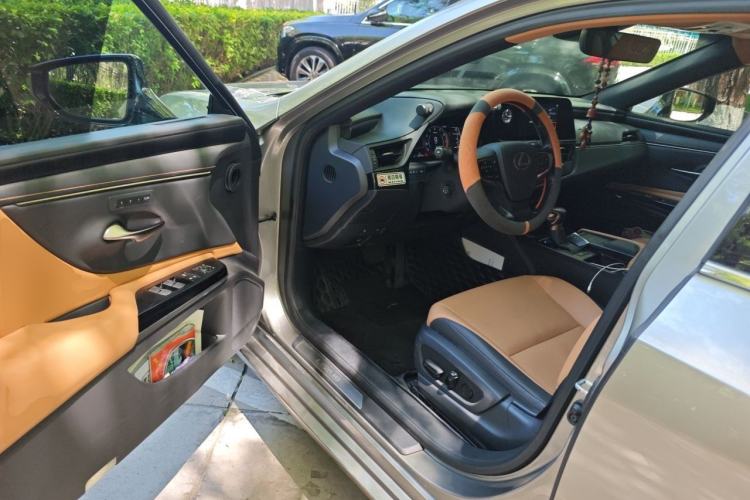 Used Lexus ES 2021 200 Luxury Edition Driver Seat