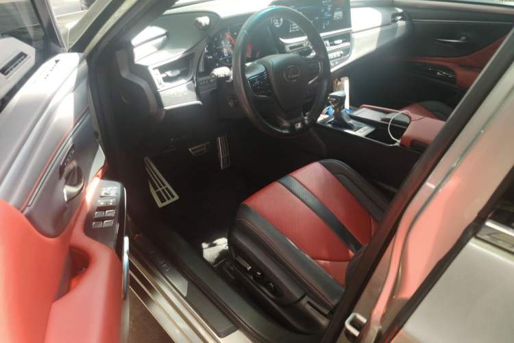 Used Lexus ES 2021 300h F SPORT Driver Seat