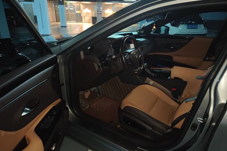 Used Lexus ES 2021 300h Excellence Edition Driver Seat