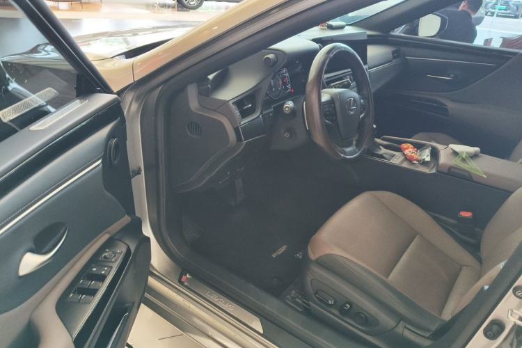 Used Lexus ES 2021 200 Excellence Edition Driver Seat