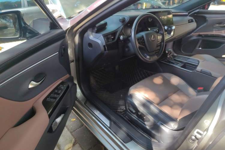 Used Lexus ES 2021 260 Excellence Edition Driver Seat