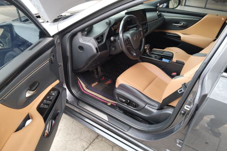 Used Lexus ES 2021 200 Excellence Edition Driver Seat