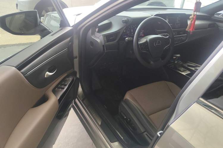 Used Lexus ES 2021 200 Excellence Edition Driver Seat