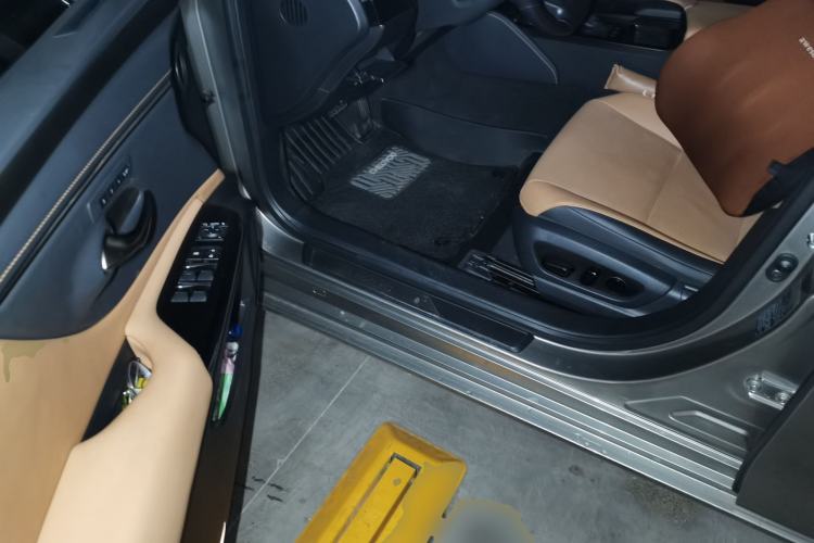 Used Lexus ES 2021 200 Luxury Edition Driver Seat
