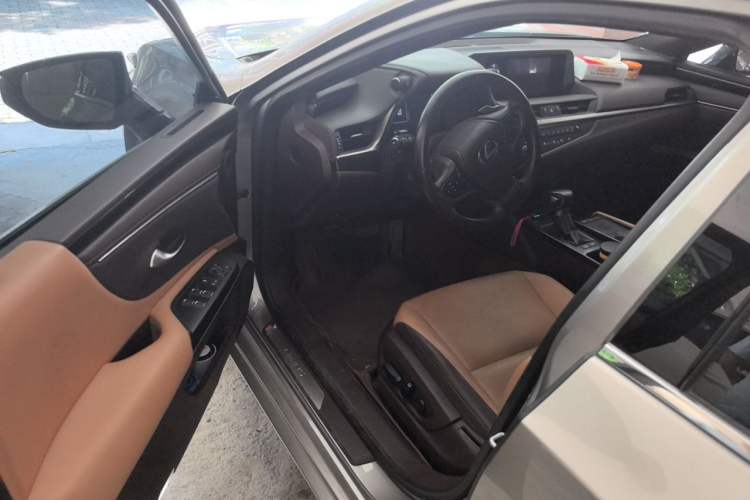 Used Lexus ES 2021 300h Excellence Edition Driver Seat