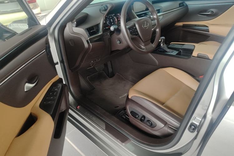 Used Lexus ES 2021 200 Excellence Edition Driver Seat