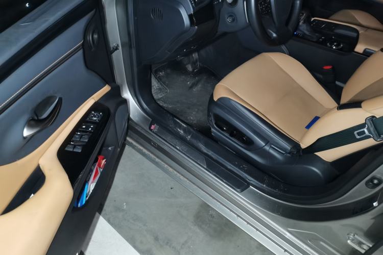 Used Lexus ES 2021 300h Excellence Edition Driver Seat