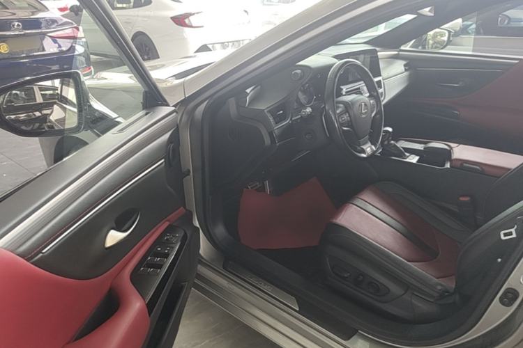 Used Lexus ES 2021 300h F SPORT Driver Seat