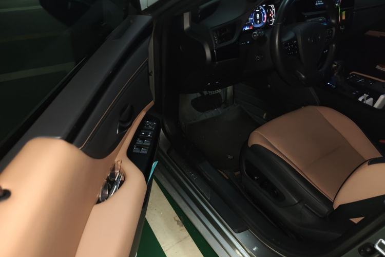 Used Lexus ES 2021 260 Excellence Edition Driver Seat