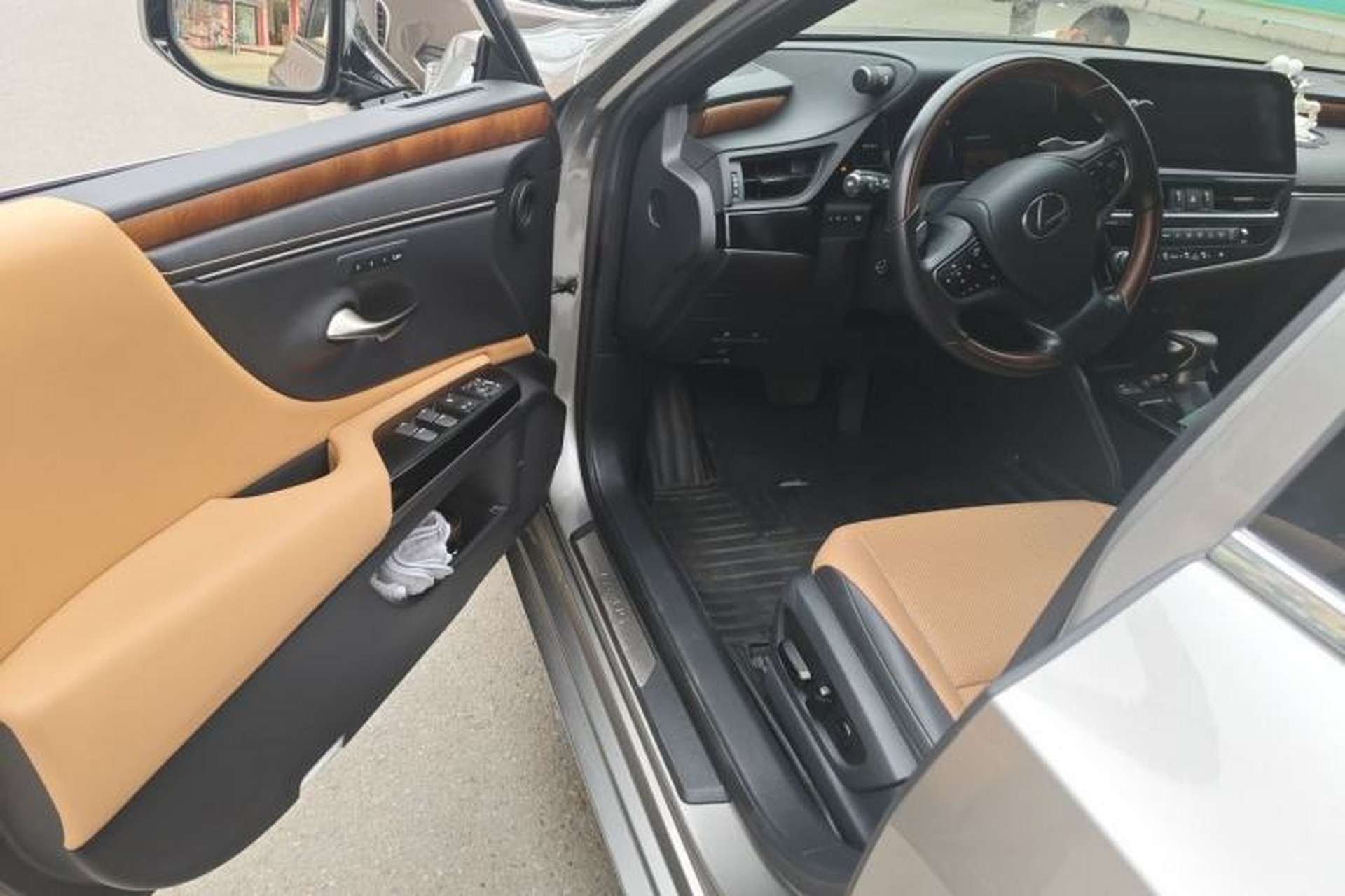 Used Lexus ES 2021 200 Luxury Edition Driver Seat
