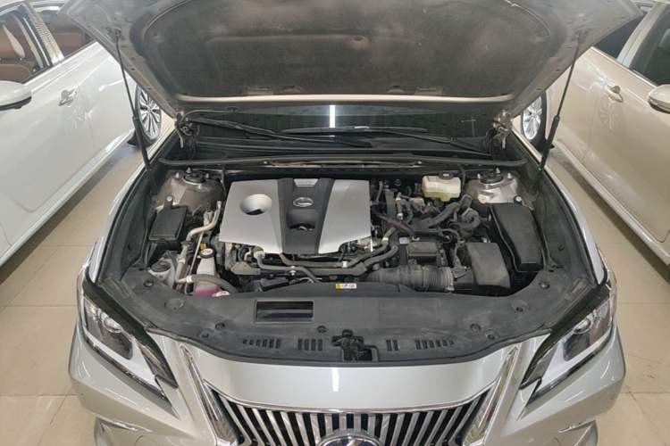 Used Lexus ES 2021 300h Excellence Edition Engine Bay