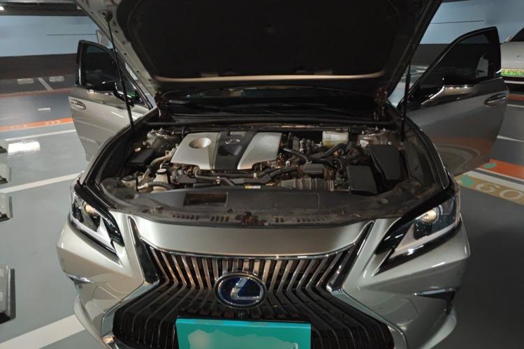 Used Lexus ES 2021 300h Excellence Edition Engine Bay