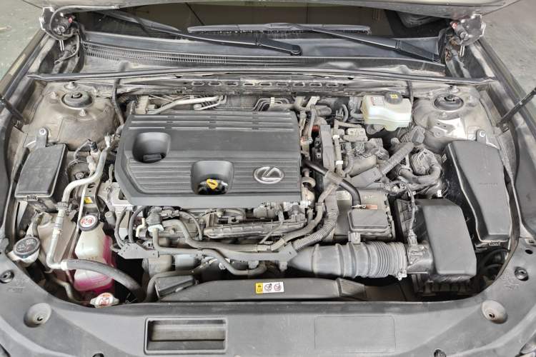 Used Lexus ES 2021 300h Excellence Edition Engine Bay