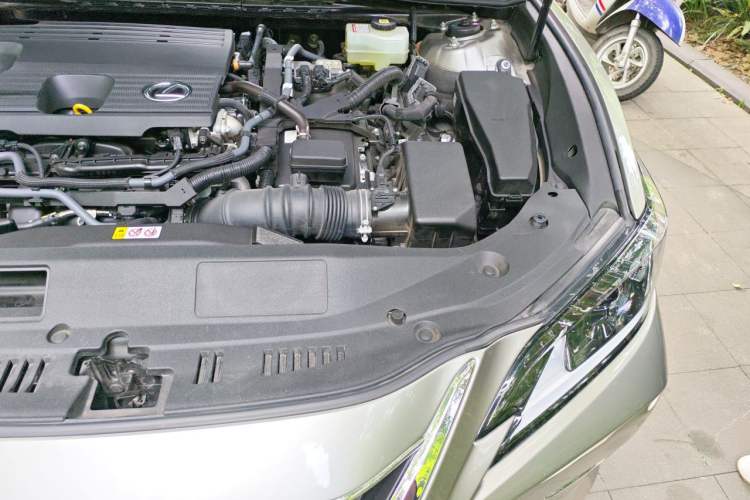 Used Lexus ES 2021 300h Excellence Edition Engine Bay Left