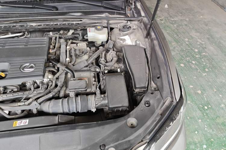 Used Lexus ES 2021 300h Excellence Edition Engine Bay Left