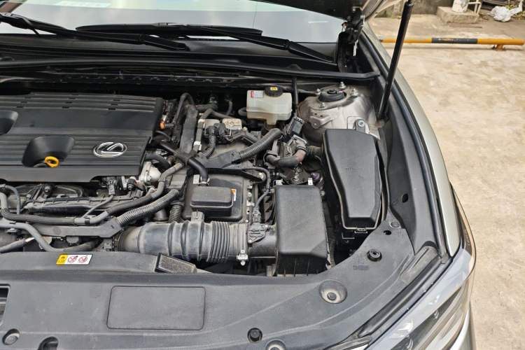 Used Lexus ES 2021 300h Deluxe Edition Engine Bay Left