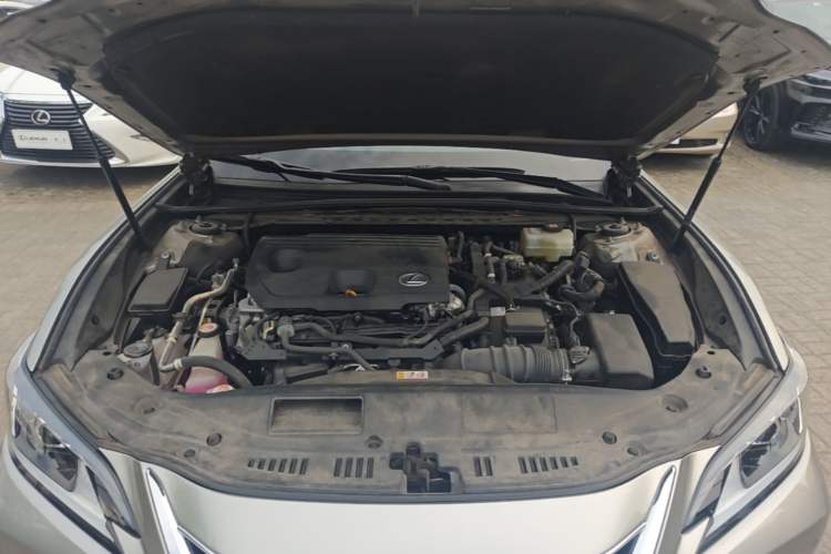 Used Lexus ES 2021 300h Excellence Edition Engine Bay