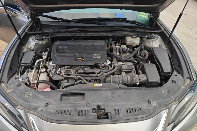 Used Lexus ES 2021 300h Deluxe Edition Engine Bay