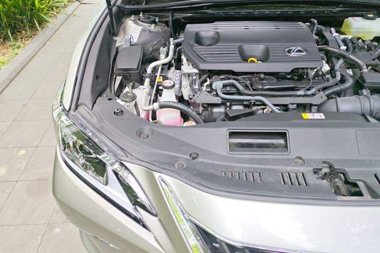 Used Lexus ES 2021 300h Excellence Edition Engine Bay Right