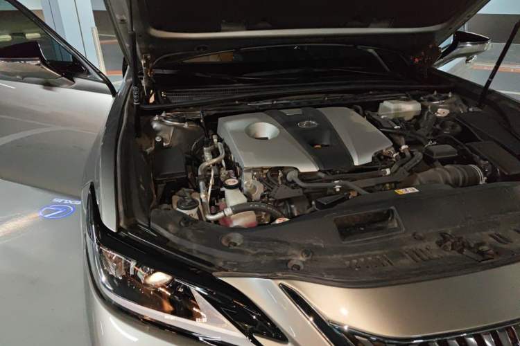 Used Lexus ES 2021 300h Excellence Edition Engine Bay Right