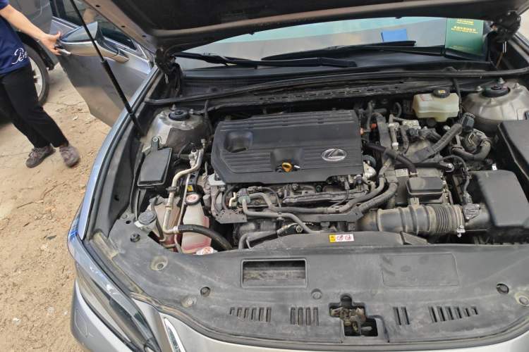Used Lexus ES 2021 300h Deluxe Edition Engine Bay Right