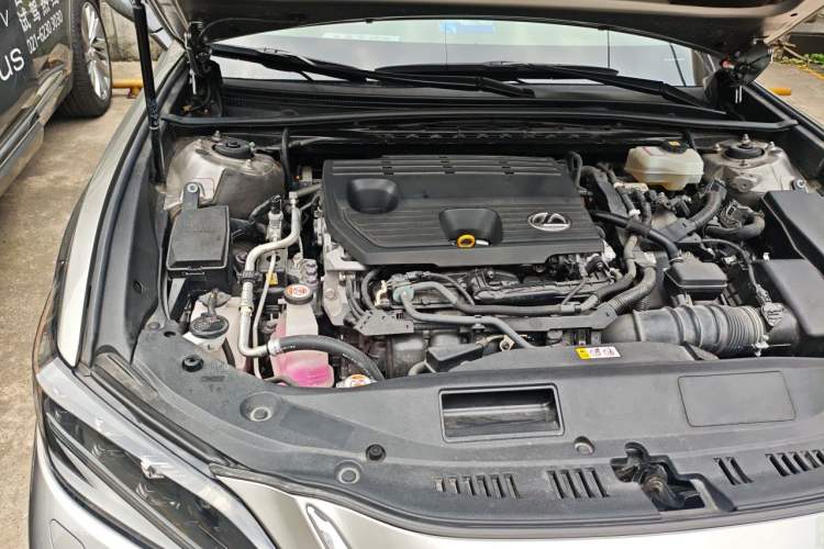 Used Lexus ES 2021 300h Deluxe Edition Engine Bay Right