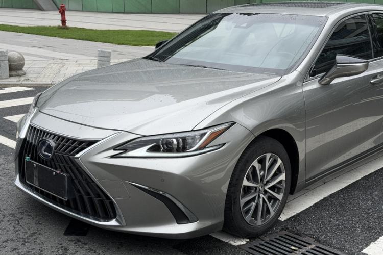 Used Lexus ES 2021 300h Excellence Edition Exterior 1