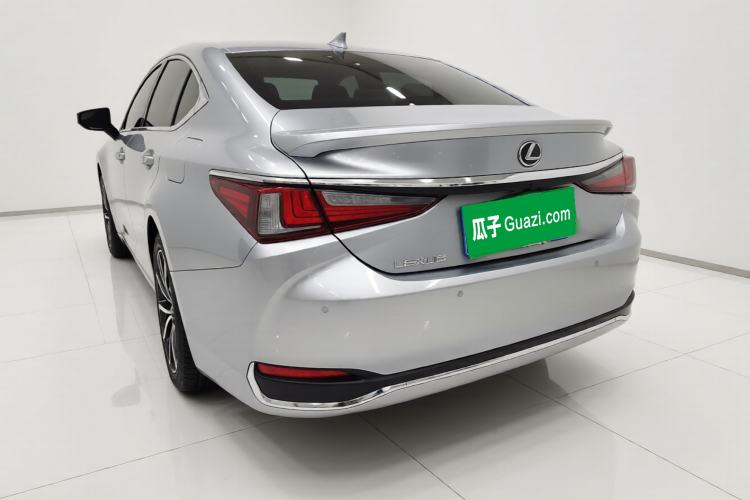 Used Lexus ES 2021 300h Deluxe Edition Exterior 3