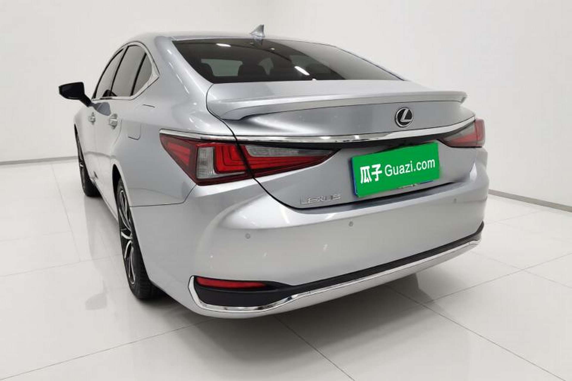 Used Lexus ES 2021 300h Deluxe Edition Exterior 3