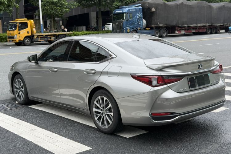 Used Lexus ES 2021 300h Excellence Edition Exterior 4