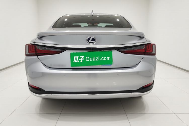 Used Lexus ES 2021 300h Deluxe Edition Exterior 4