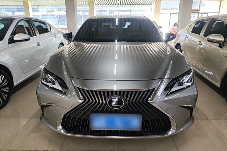 Used Lexus ES 2021 300h Excellence Edition Front